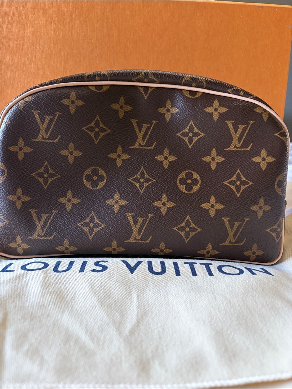 Louis Vuitton Monogram Toiletry bag 25 - Brown & Tan Trim RETIRED